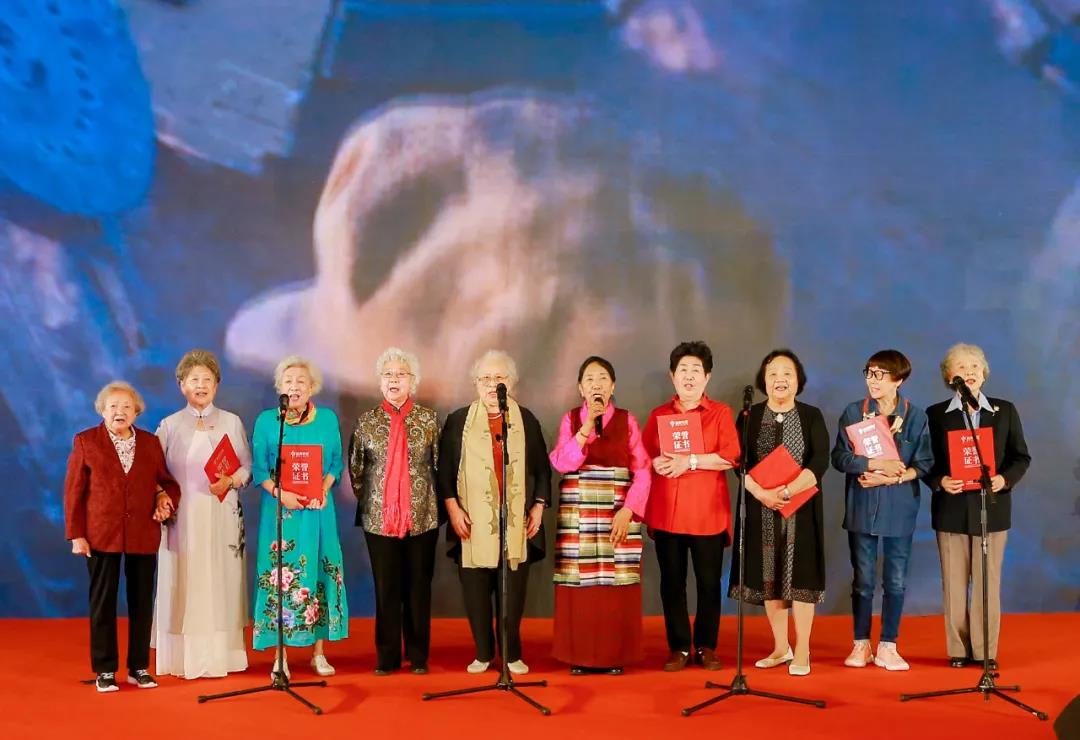 星誠視野總經理張立受邀參與2021中國品牌節(jié)第十四屆女性論壇，并和聯合國前副秘書長沙祖康親切交流；